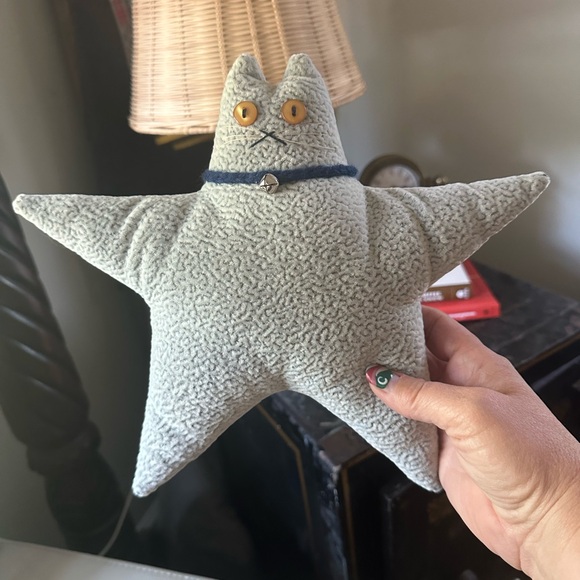 Gray Star-Shaped Cat velvet Plush soft pillow - Picture 2 of 3